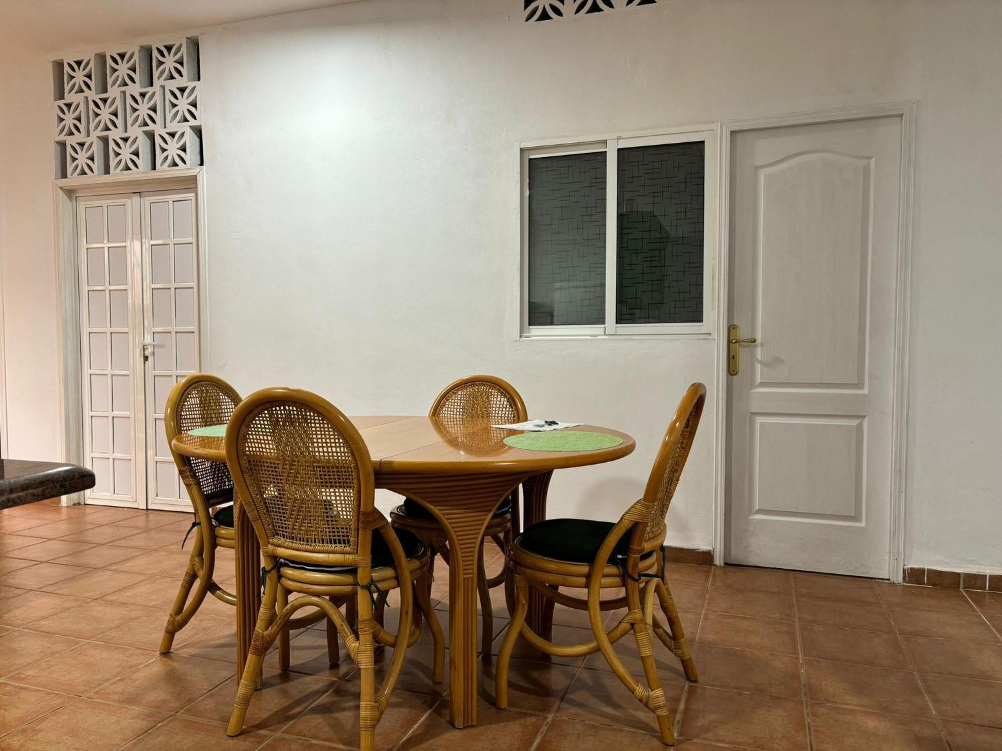Habitacion Matrimonial En Un Bajo Bano Compartido Areas Compartidas Абадес Экстерьер фото