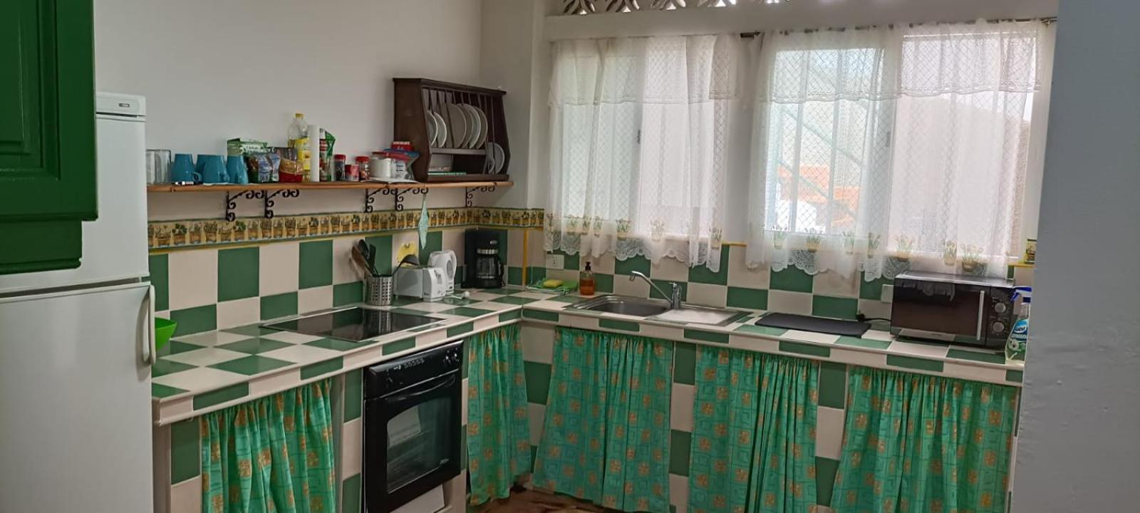 Habitacion Matrimonial En Un Bajo Bano Compartido Areas Compartidas Абадес Экстерьер фото
